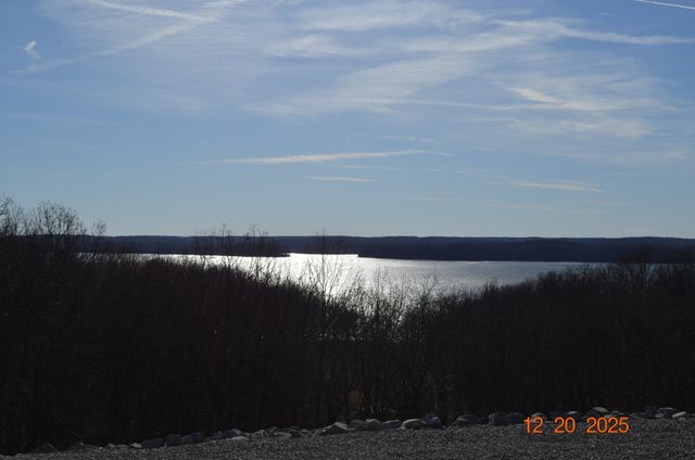 124 Eagle Nest Ct, Dover, TN 37058