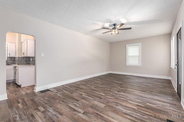 6414 Catalpa Avenue, North College Hill, OH 45239