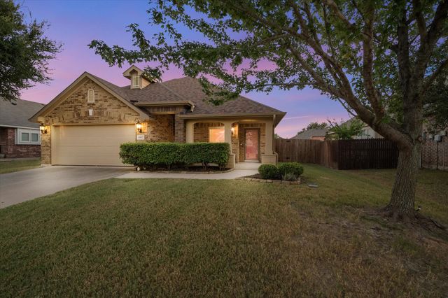 4802 Oakview Drive, Mansfield, TX 76063