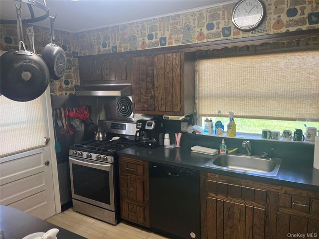 4139 248 Street, Little Neck, NY 11363