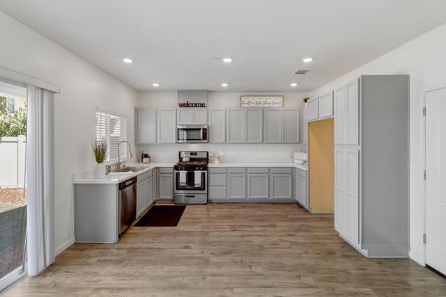 2887 Krone Way, Antelope, CA 95843