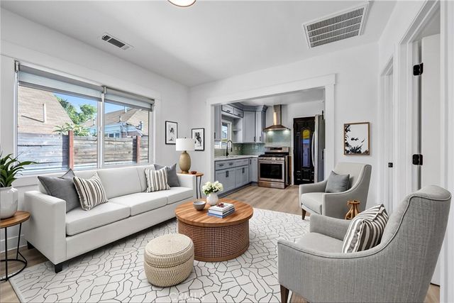 210 Amabel Street, Los Angeles, CA 90065