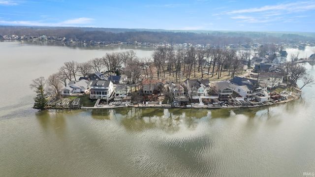 1080 Lane 210 Hamilton Lake, Hamilton, IN 46742