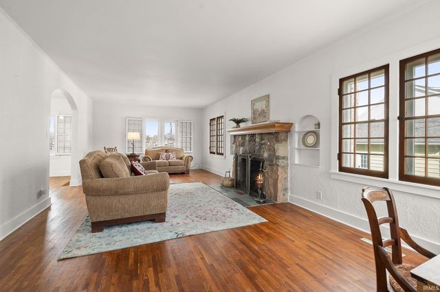 1080 Lane 210 Hamilton Lake, Hamilton, IN 46742