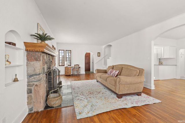 1080 Lane 210 Hamilton Lake, Hamilton, IN 46742