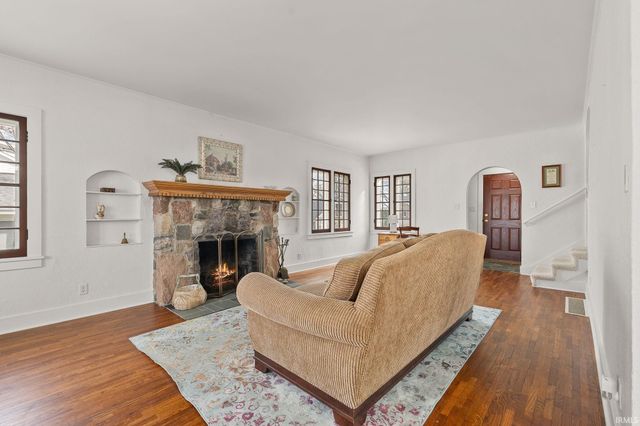 1080 Lane 210 Hamilton Lake, Hamilton, IN 46742