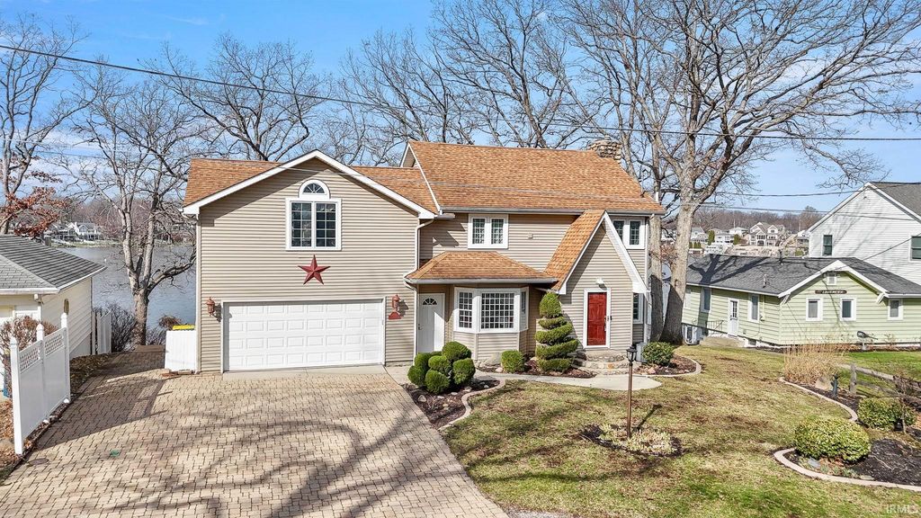 1080 Lane 210 Hamilton Lake, Hamilton, IN 46742