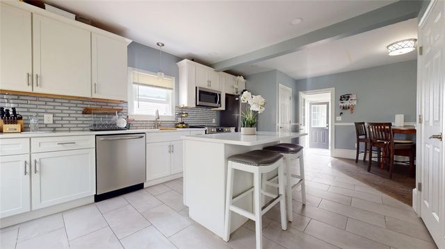 11 Crane St Street S, Pawtucket, RI 02860