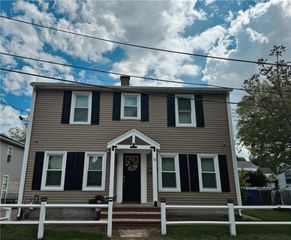 11 Crane St Street S, Pawtucket, RI 02860