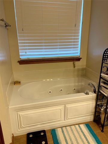 4236 Bradford Brook Drive, Norman, OK 73072