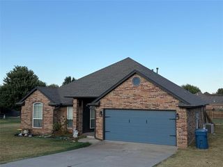 4236 Bradford Brook Drive, Norman, OK 73072