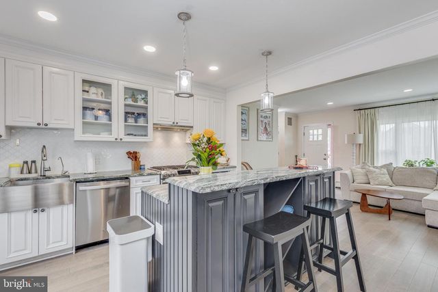 91 WILBUR HENRY DR, Florence, NJ 08518