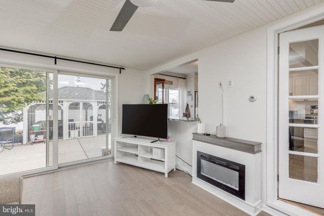 91 WILBUR HENRY DR, Florence, NJ 08518