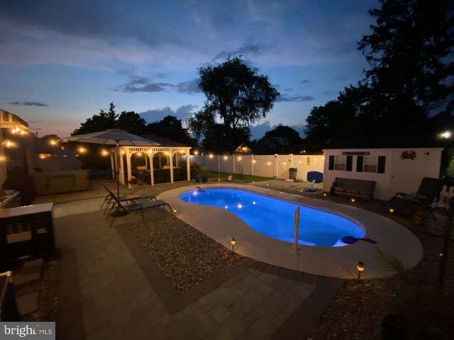 91 WILBUR HENRY DR, Florence, NJ 08518