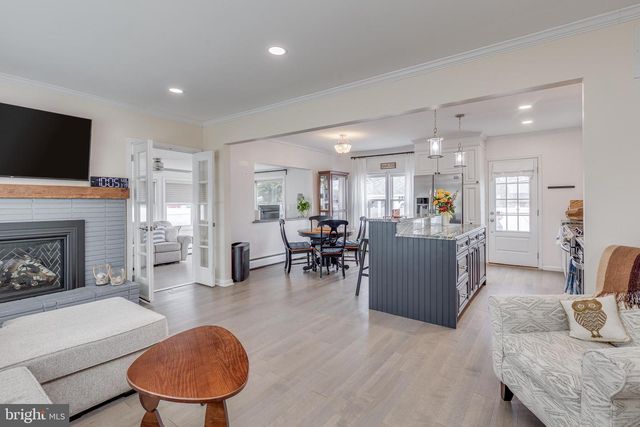 91 WILBUR HENRY DR, Florence, NJ 08518