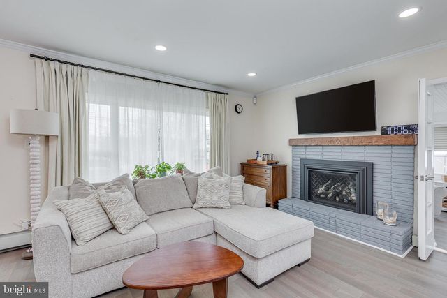 91 WILBUR HENRY DR, Florence, NJ 08518