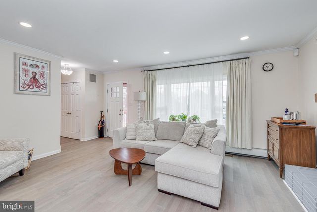 91 WILBUR HENRY DR, Florence, NJ 08518