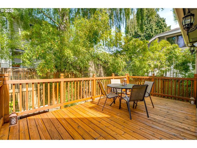 3762 N Melrose Dr, Portland, OR 97227