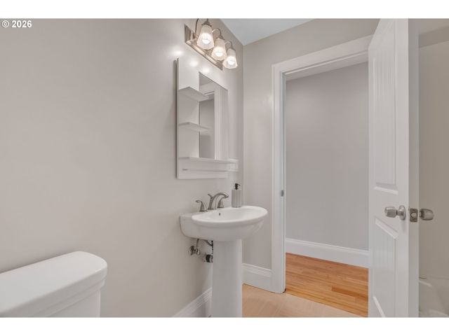 3762 N Melrose Dr, Portland, OR 97227