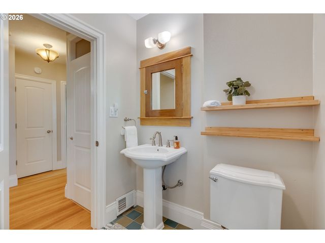 3762 N Melrose Dr, Portland, OR 97227
