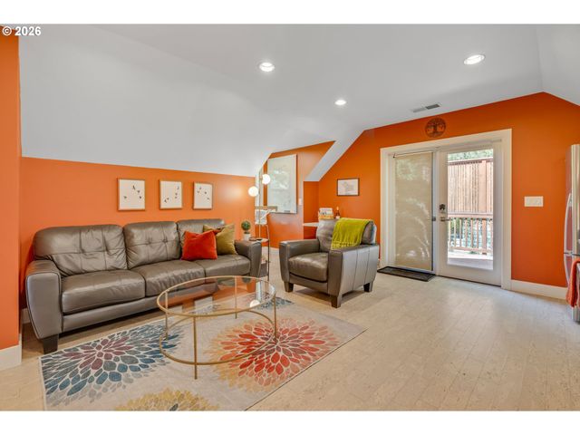 3762 N Melrose Dr, Portland, OR 97227