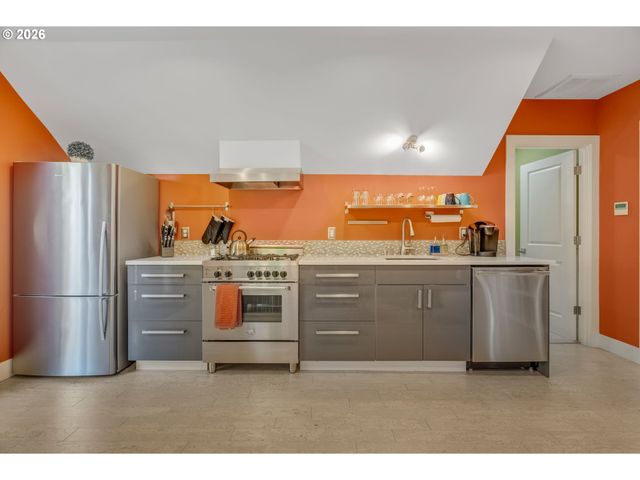 3762 N Melrose Dr, Portland, OR 97227