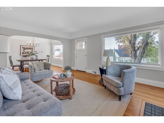 3762 N Melrose Dr, Portland, OR 97227