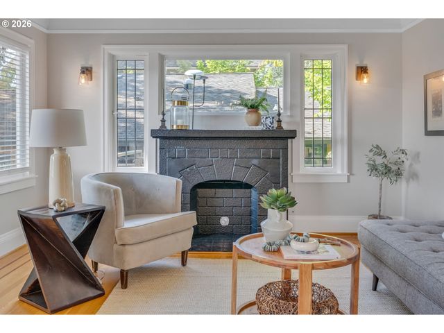 3762 N Melrose Dr, Portland, OR 97227