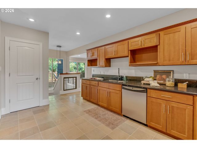 3762 N Melrose Dr, Portland, OR 97227
