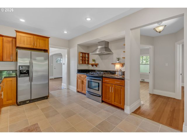 3762 N Melrose Dr, Portland, OR 97227