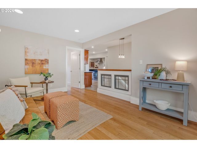 3762 N Melrose Dr, Portland, OR 97227