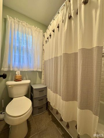 708 N Fairoaks Drive, New Castle, IN 47362