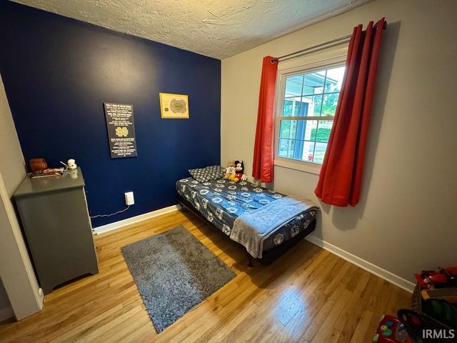 708 N Fairoaks Drive, New Castle, IN 47362