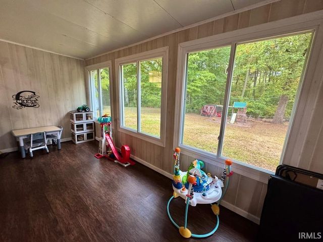 708 N Fairoaks Drive, New Castle, IN 47362