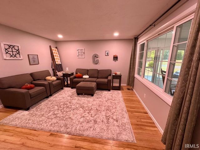 708 N Fairoaks Drive, New Castle, IN 47362