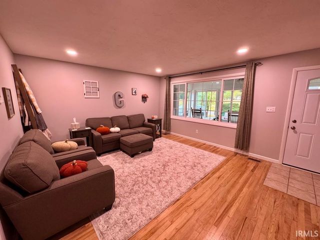 708 N Fairoaks Drive, New Castle, IN 47362