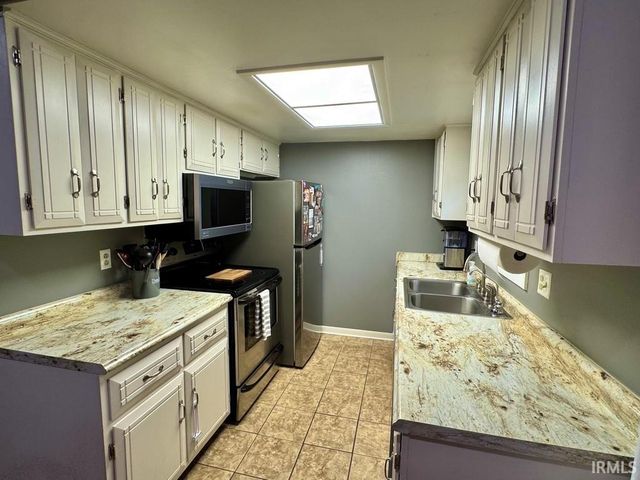 708 N Fairoaks Drive, New Castle, IN 47362