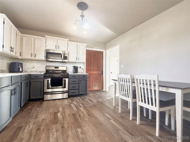 652 E Main Street, Collinsville, OK 74021