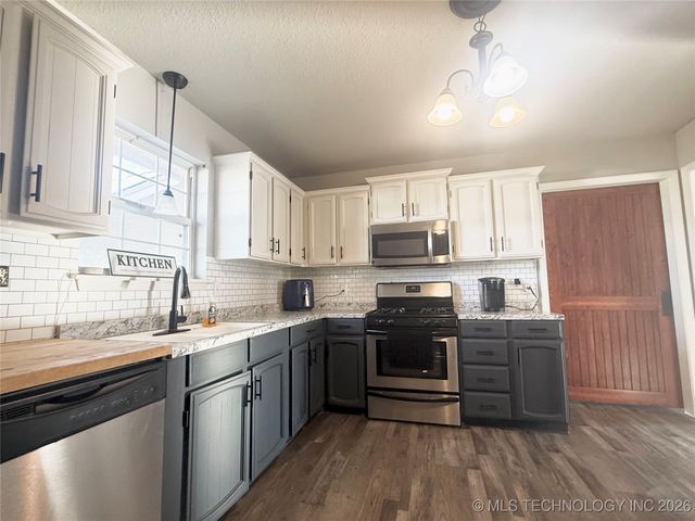 652 E Main Street, Collinsville, OK 74021