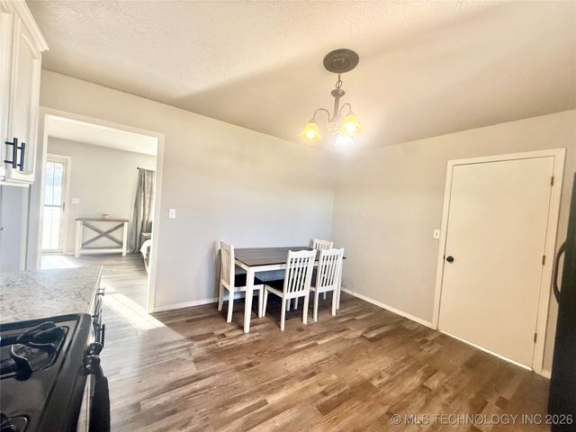 652 E Main Street, Collinsville, OK 74021