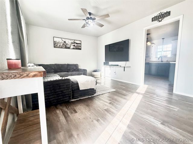 652 E Main Street, Collinsville, OK 74021