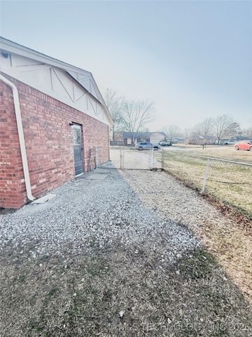 652 E Main Street, Collinsville, OK 74021