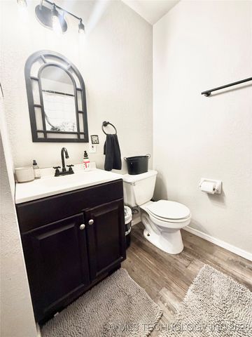 652 E Main Street, Collinsville, OK 74021