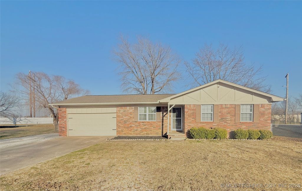 652 E Main Street, Collinsville, OK 74021