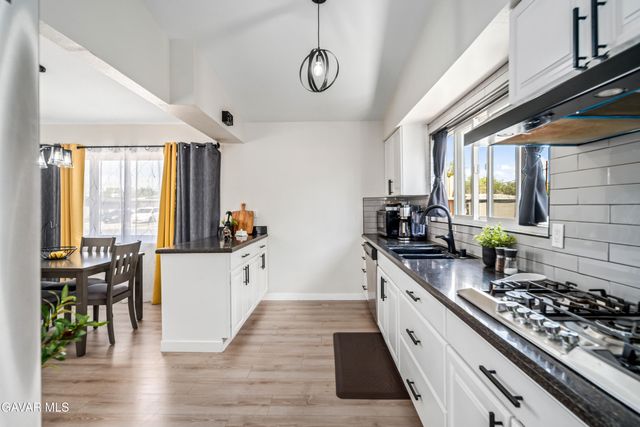 1052 W Avenue J15, Lancaster, CA 93534