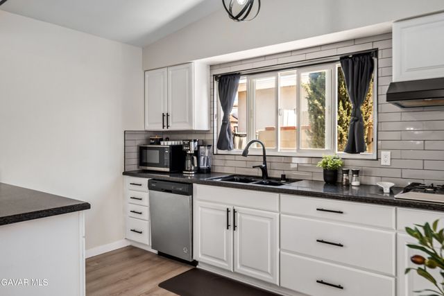 1052 W Avenue J15, Lancaster, CA 93534