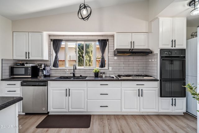 1052 W Avenue J15, Lancaster, CA 93534