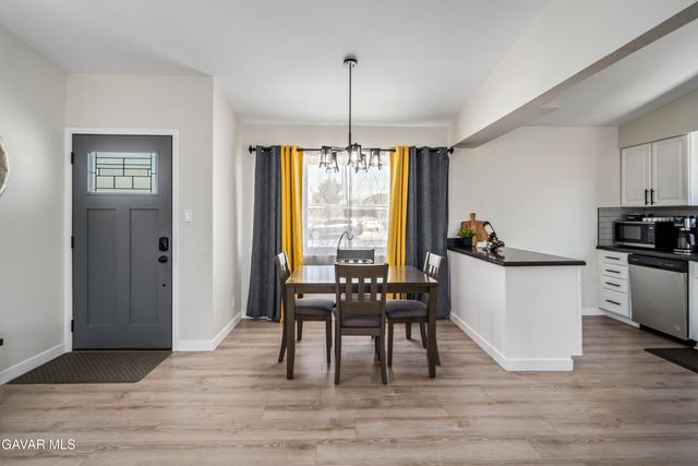 1052 W Avenue J15, Lancaster, CA 93534