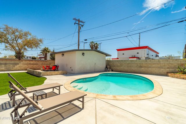 1052 W Avenue J15, Lancaster, CA 93534