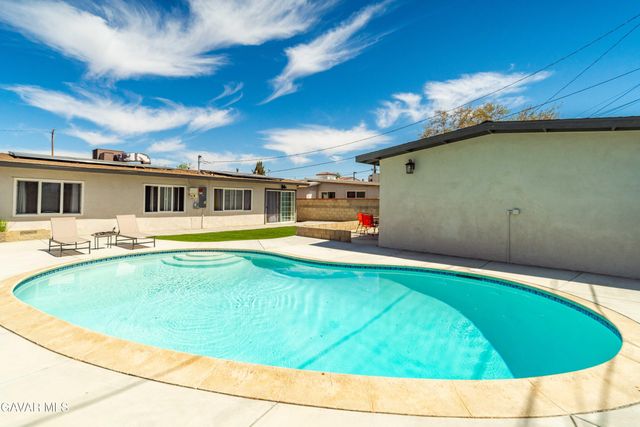 1052 W Avenue J15, Lancaster, CA 93534